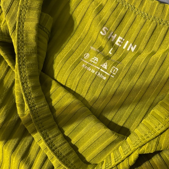 Five crop tops in large. Various brands. Cute tops. - Picture 7 of 11